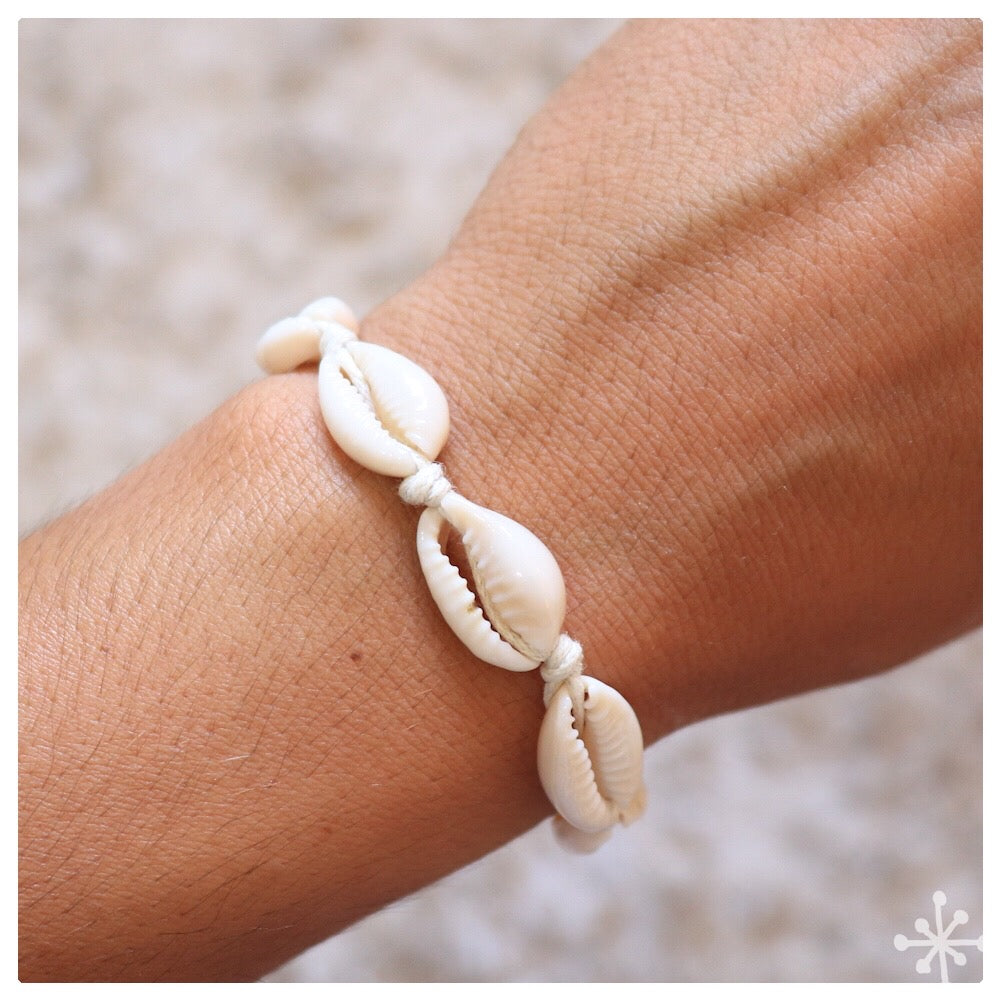 Cowrie Shell bracelet cream plain