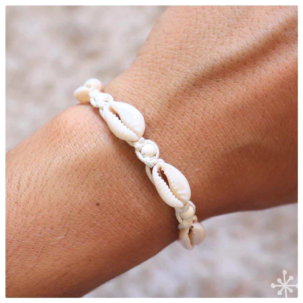 Cowrie Shell Bracelet cream with cream beads